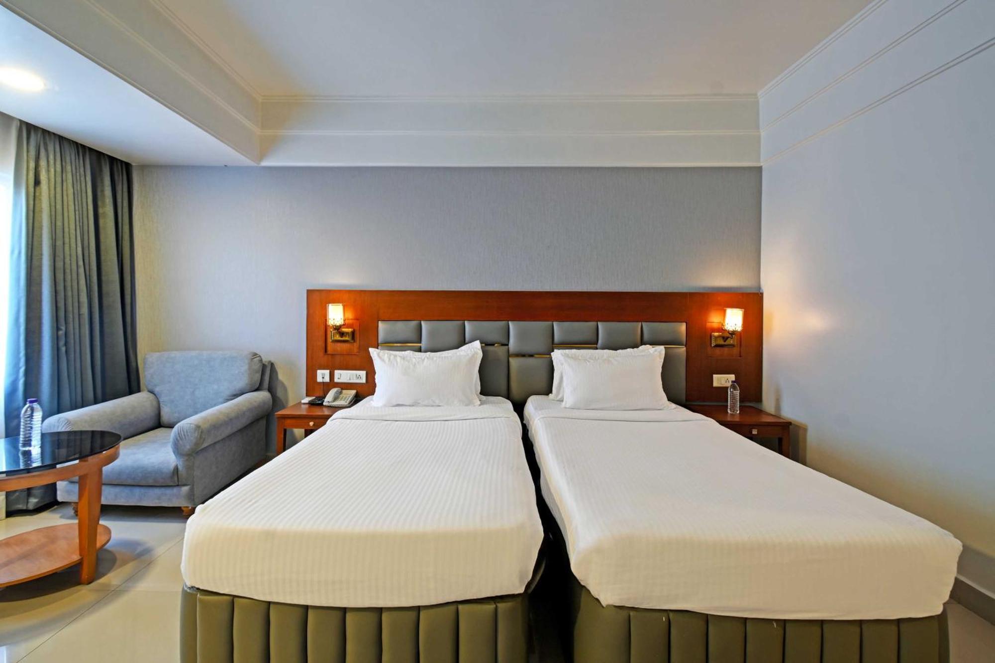 Palette Madhapur Hotel Hyderabad Exterior foto