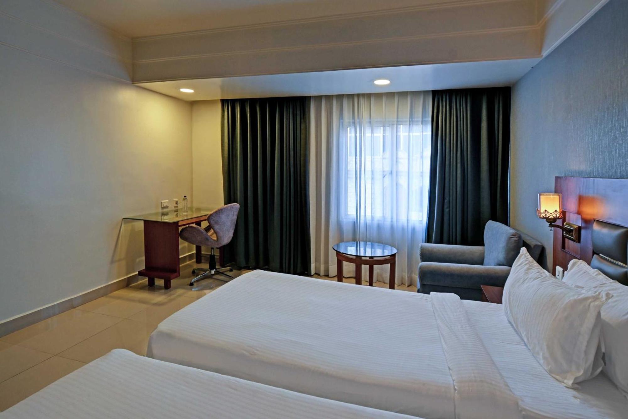 Palette Madhapur Hotel Hyderabad Exterior foto