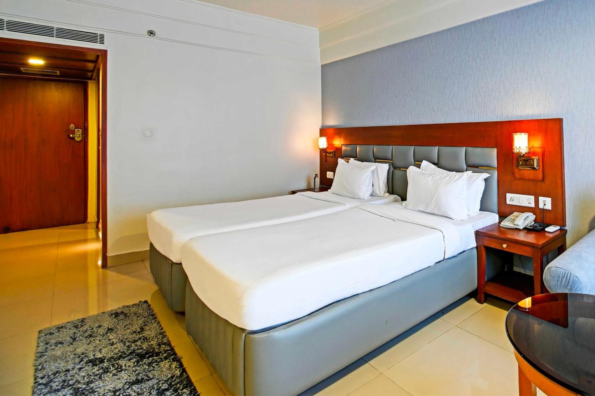 Palette Madhapur Hotel Hyderabad Exterior foto