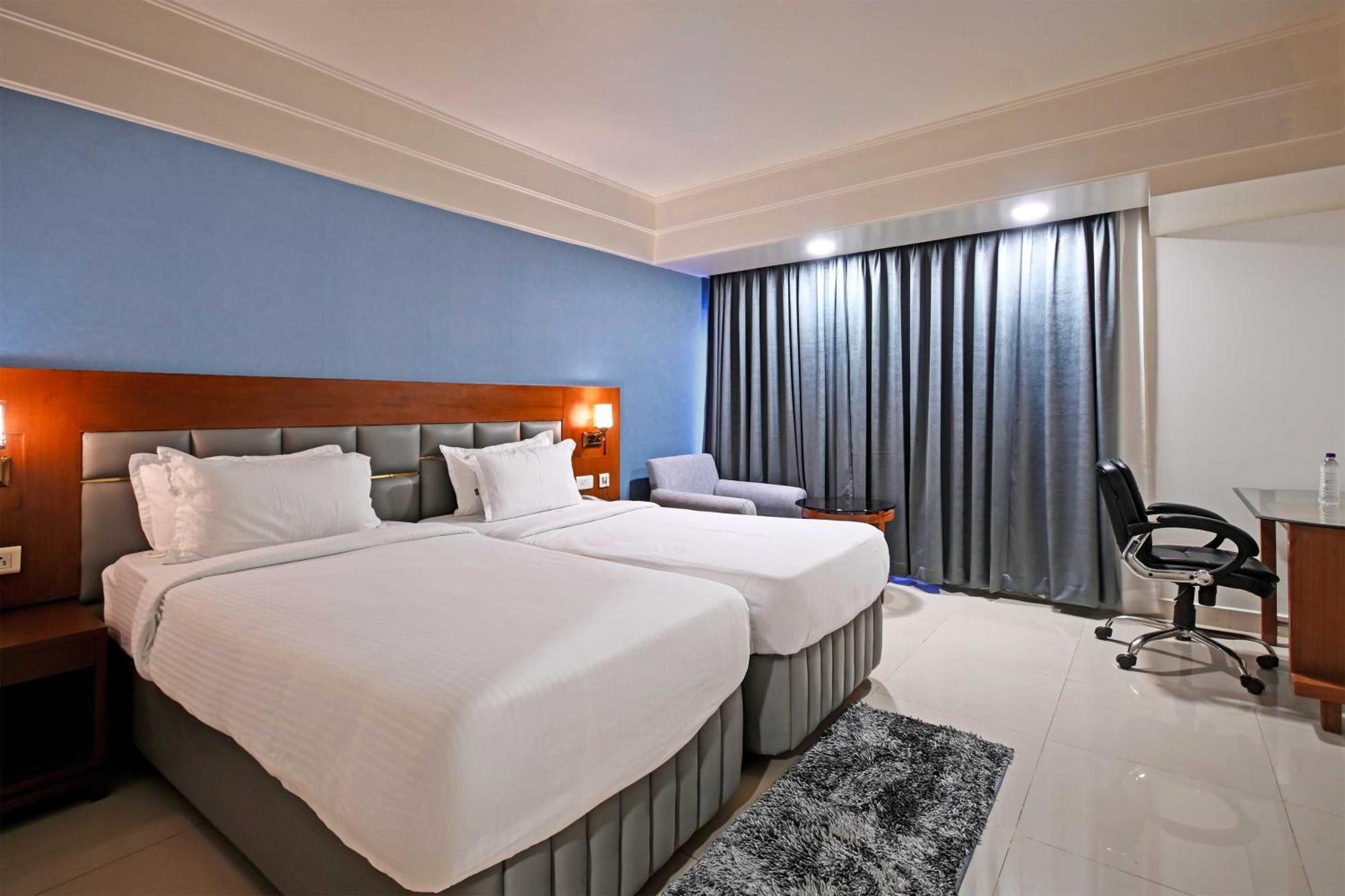 Palette Madhapur Hotel Hyderabad Exterior foto