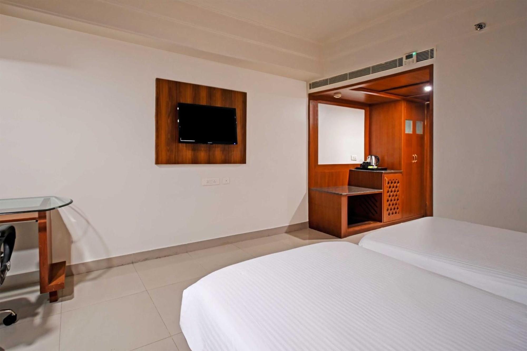 Palette Madhapur Hotel Hyderabad Exterior foto